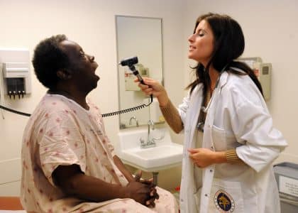 US_Navy_110307-N-OV243-081_Nurse_practitioner_Tiffany_Holm_performs_a_routine_physical_on_Willie_Benjamin_at_the_Tricare_Outpatient_Clinic-Clairemo-420x300