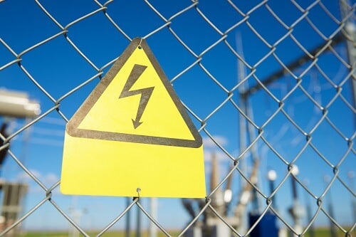sign warning about risk of electrocution injury 