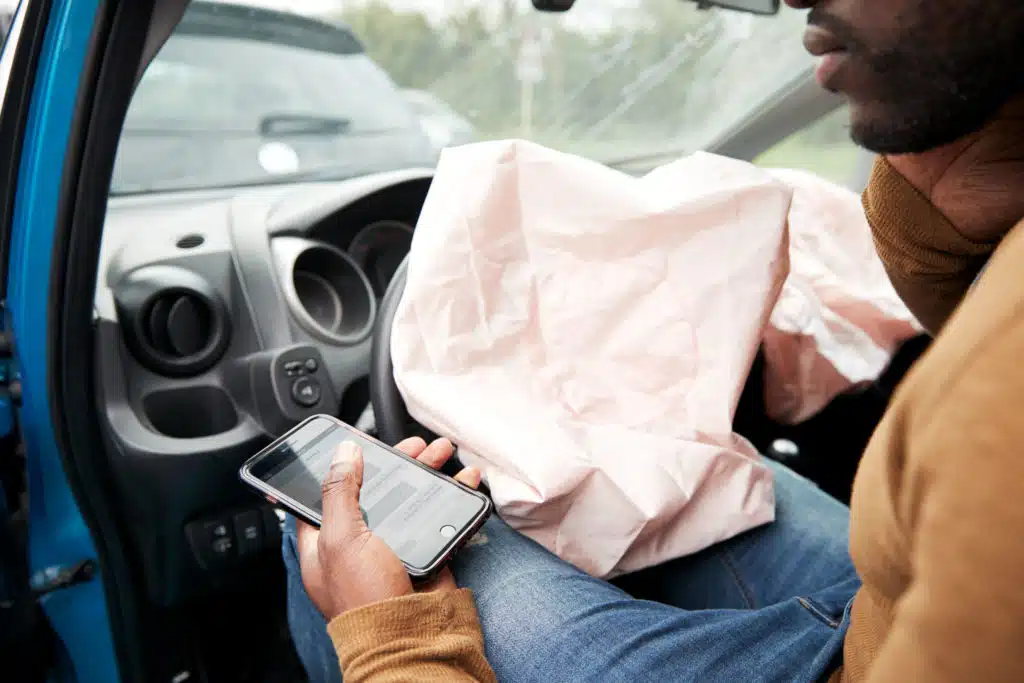 Calling emergency services after car accident injury